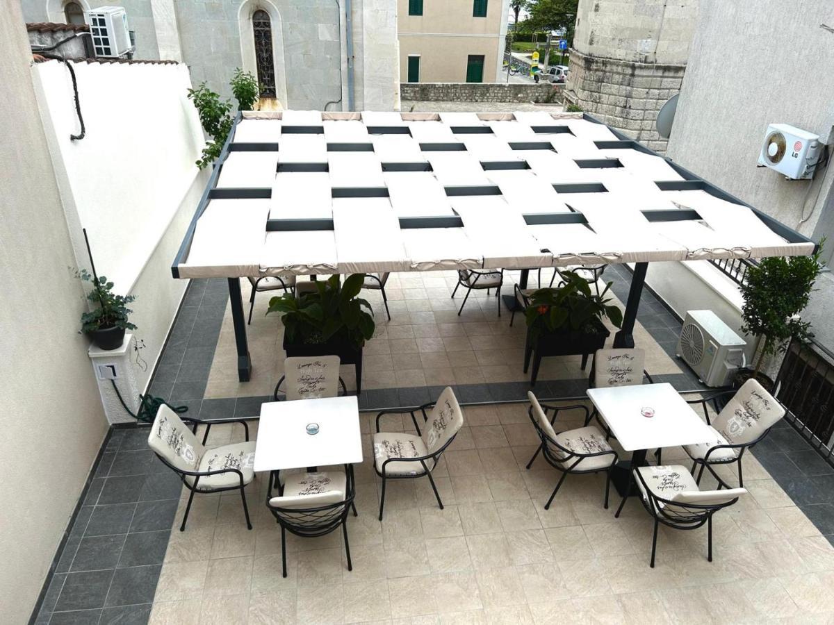 Apartments Villa Mira Каштела Экстерьер фото