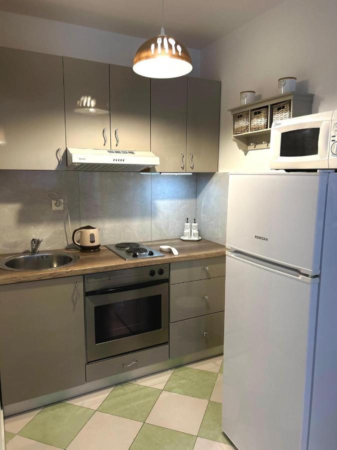 Apartments Villa Mira Каштела Экстерьер фото