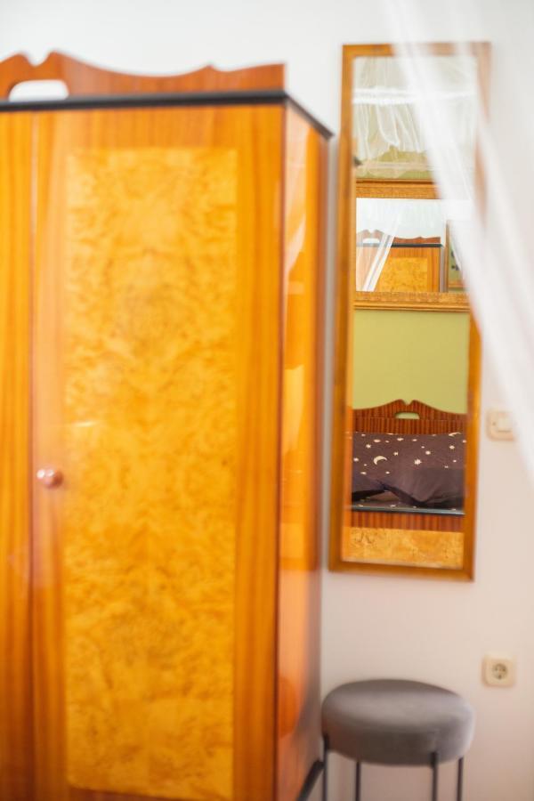Apartments Villa Mira Каштела Экстерьер фото