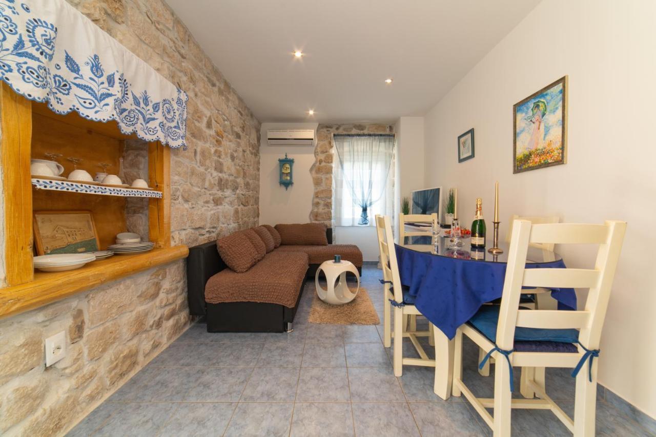 Apartments Villa Mira Каштела Экстерьер фото