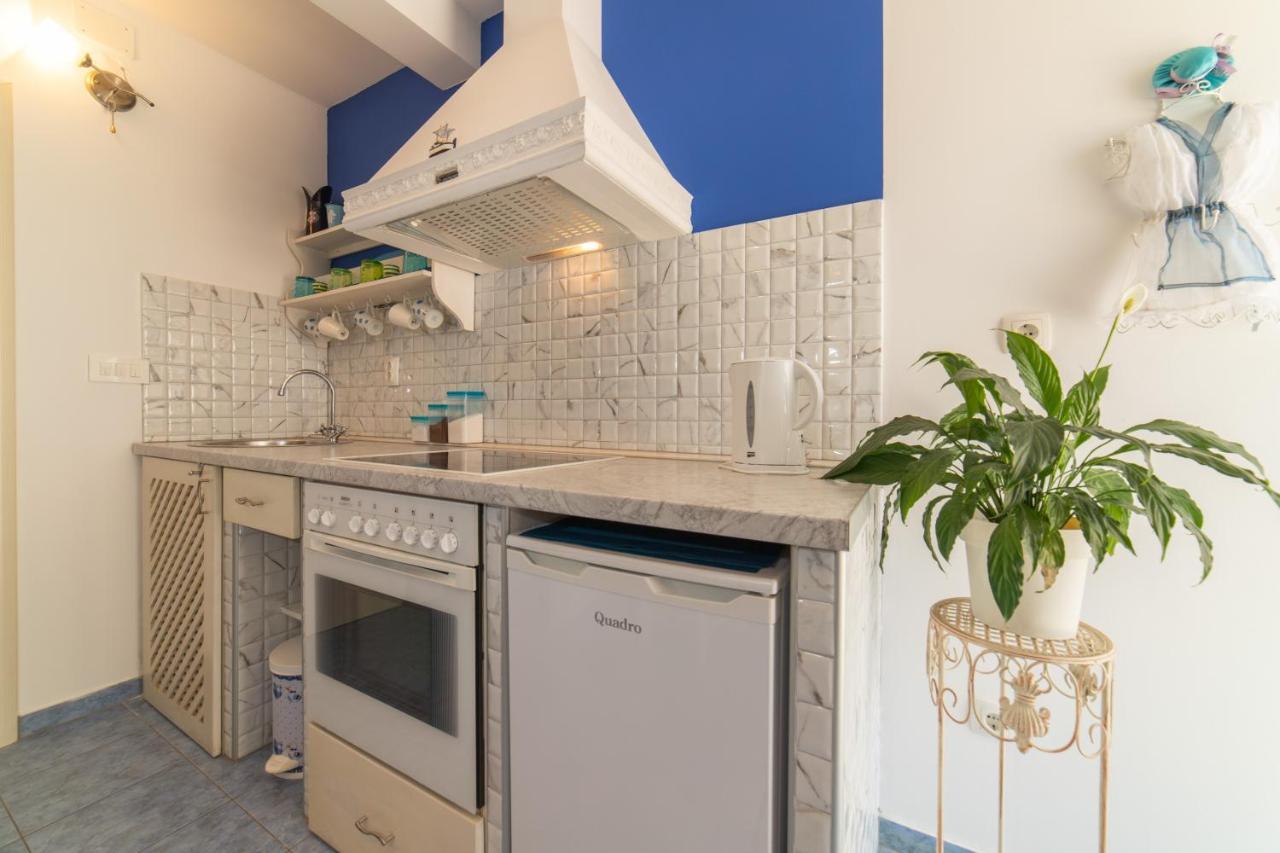 Apartments Villa Mira Каштела Экстерьер фото