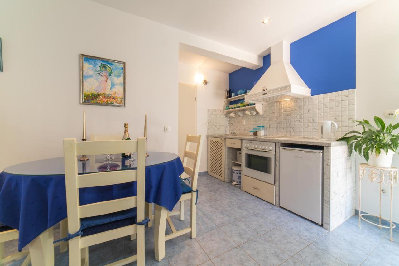Apartments Villa Mira Каштела Экстерьер фото