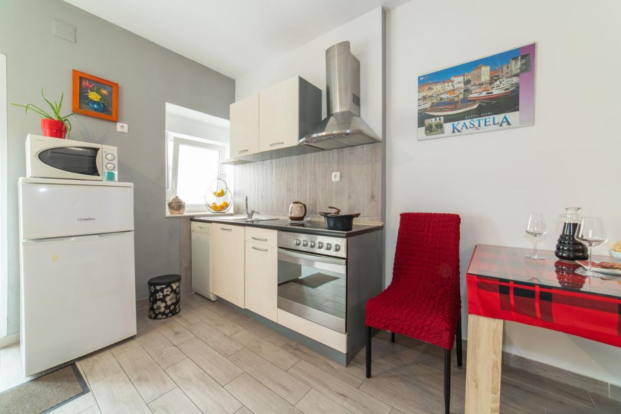 Apartments Villa Mira Каштела Экстерьер фото