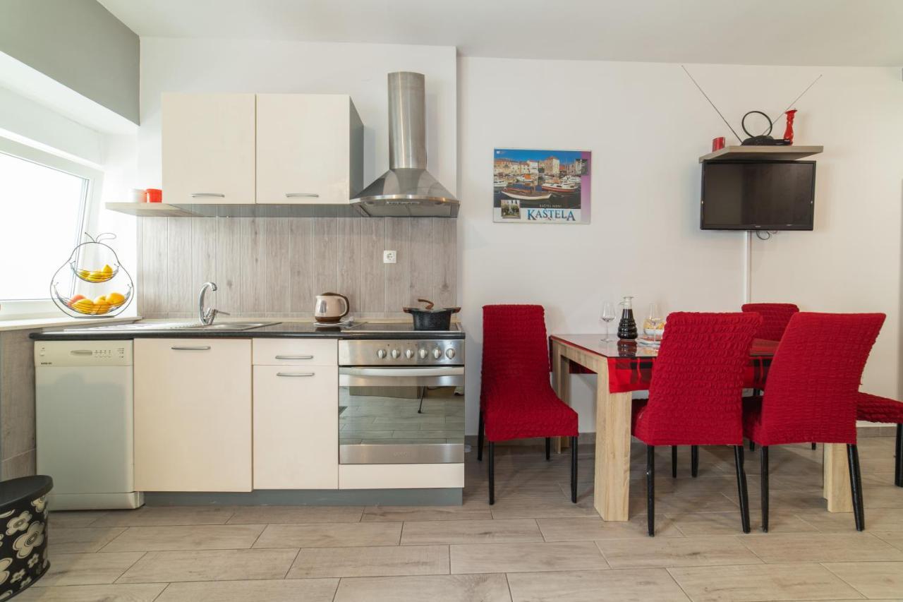 Apartments Villa Mira Каштела Экстерьер фото