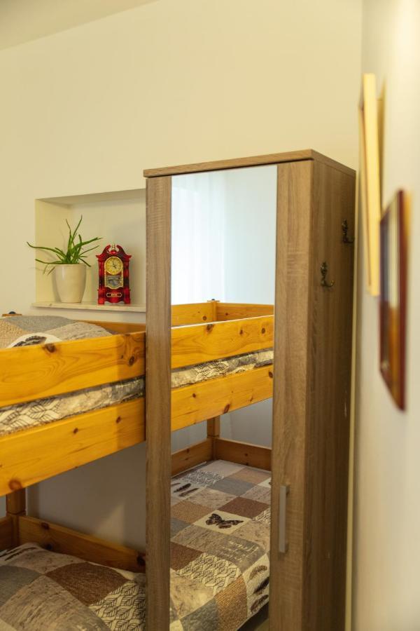 Apartments Villa Mira Каштела Экстерьер фото